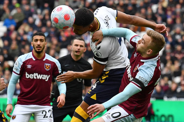 指责践踏足 指责践踏足